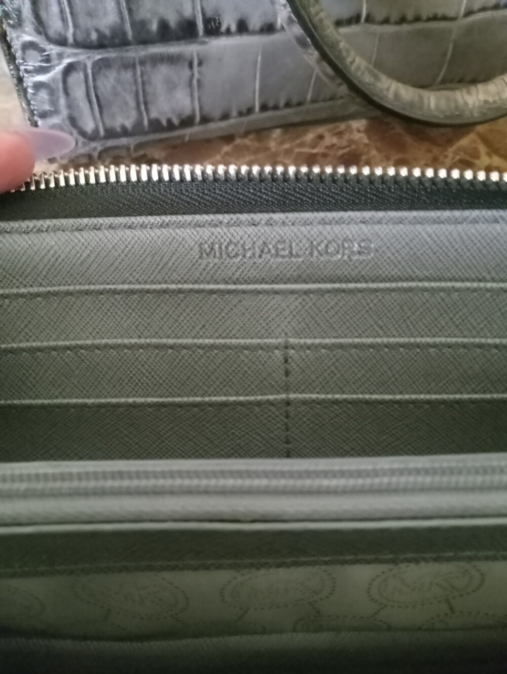 Michael Kors Grey Croc Embossed Leather Tote & Wallet Bundle  EUC - Picture 14 of 16